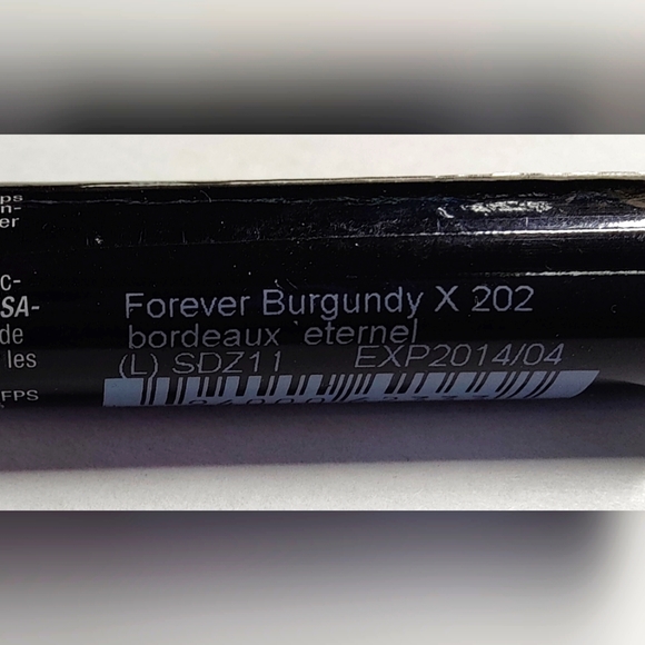 Avon Extra Lasting Lipstick - Forever Burgundy - Picture 3 of 4